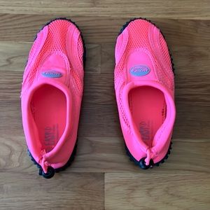 Wave, woman’s, hot pink, water shoes. Size 8. NWOT.